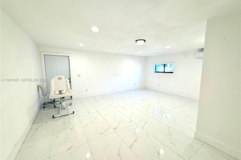 Купить виллу или дом в Норт-Майами, Флорида 4 спальни, 224.82м2, № 2027011 - фото 25