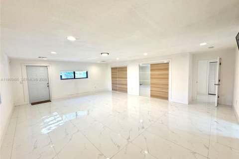 Купить виллу или дом в Норт-Майами, Флорида 4 спальни, 224.82м2, № 2027011 - фото 19