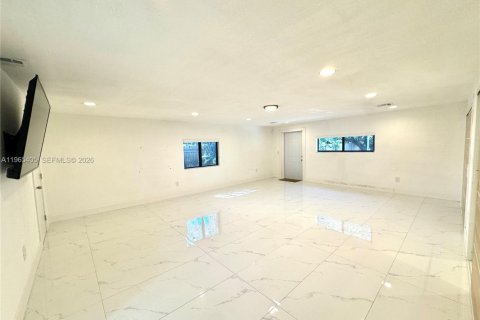 Купить виллу или дом в Норт-Майами, Флорида 4 спальни, 224.82м2, № 2027011 - фото 17