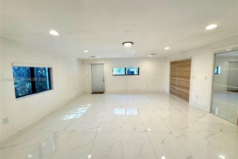 Купить виллу или дом в Норт-Майами, Флорида 4 спальни, 224.82м2, № 2027011 - фото 18