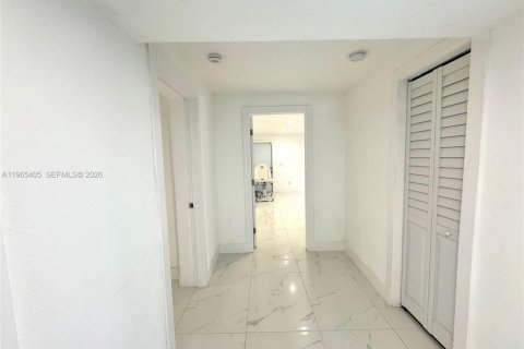 Купить виллу или дом в Норт-Майами, Флорида 4 спальни, 224.82м2, № 2027011 - фото 16