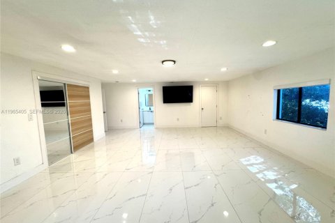 Купить виллу или дом в Норт-Майами, Флорида 4 спальни, 224.82м2, № 2027011 - фото 20