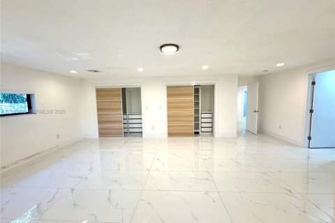 Купить виллу или дом в Норт-Майами, Флорида 4 спальни, 224.82м2, № 2027011 - фото 21