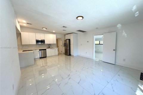 Купить виллу или дом в Норт-Майами, Флорида 4 спальни, 224.82м2, № 2027011 - фото 6