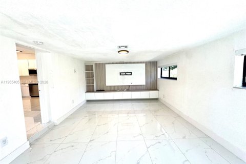 Купить виллу или дом в Норт-Майами, Флорида 4 спальни, 224.82м2, № 2027011 - фото 13