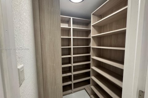 Купить виллу или дом в Норт-Майами, Флорида 4 спальни, 224.82м2, № 2027011 - фото 22