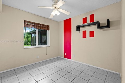House in Miami, Florida 3 bedrooms, 150.13 sq.m. № 1882415 - photo 15
