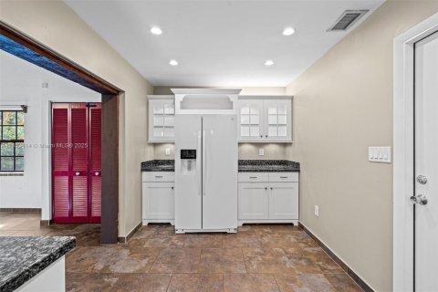 House in Miami, Florida 3 bedrooms, 150.13 sq.m. № 1882415 - photo 7