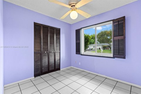 House in Miami, Florida 3 bedrooms, 150.13 sq.m. № 1882415 - photo 14