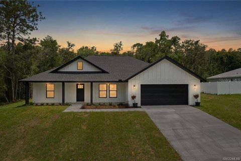 House in Inverness, Florida 2 bedrooms, 150.22 sq.m. № 2196946