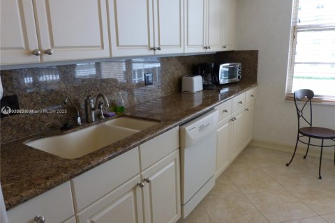 Copropriété à louer à Fort Lauderdale, Floride: 1 chambre, 134.71 m2 № 2015517 - photo 6