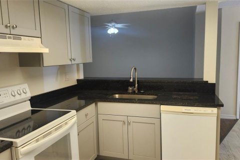 Apartment in Spring Hill, Florida 2 bedrooms, 89.19 sq.m. № 2156578 - photo 8