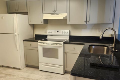 Apartment in Spring Hill, Florida 2 bedrooms, 89.19 sq.m. № 2156578 - photo 5