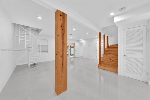 House in Hollywood, Florida 4 bedrooms, 195.09 sq.m. № 1894264 - photo 19