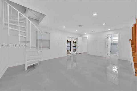 House in Hollywood, Florida 4 bedrooms, 195.09 sq.m. № 1894264 - photo 20