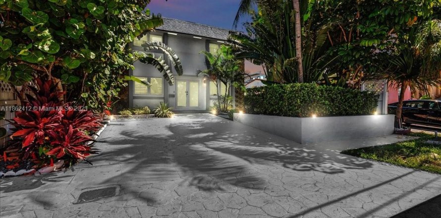 Villa ou maison à Hollywood, Floride 4 chambres, 195.09 m2 № 1894264