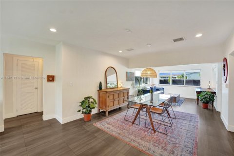 Casa en venta en Hollywood, Florida, 2 dormitorios, 113.34 m2 № 1941483 - foto 13
