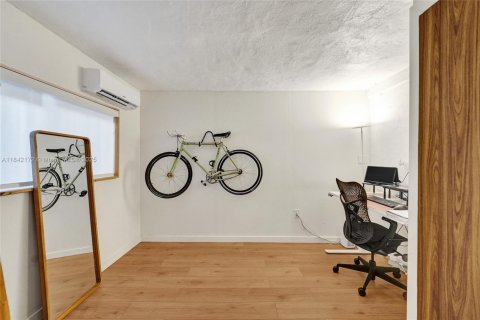 Casa en venta en Hollywood, Florida, 2 dormitorios, 113.34 m2 № 1941483 - foto 28