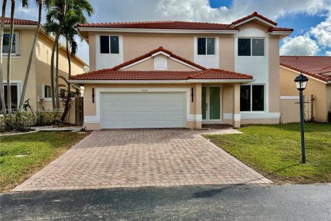 Casa en venta en Miami, Florida, 4 dormitorios, 268.02 m2 № 1983541 - foto 1