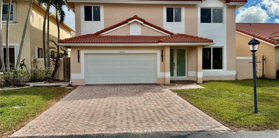 Casa en Miami, Florida 4 dormitorios, 268.02 m2 № 1983541