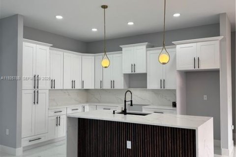 Casa en venta en Lehigh Acres, Florida, 4 dormitorios, 155.24 m2 № 1984292 - foto 7