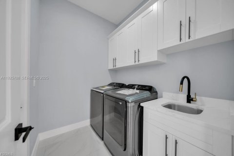 Casa en venta en Lehigh Acres, Florida, 4 dormitorios, 155.24 m2 № 1984292 - foto 30