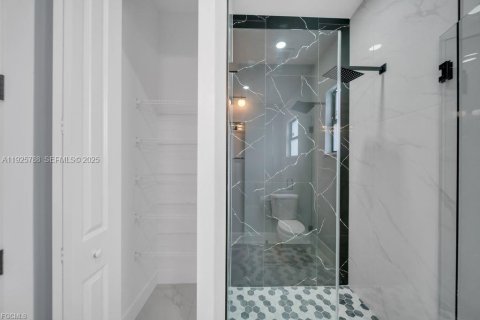 Casa en venta en Lehigh Acres, Florida, 4 dormitorios, 155.24 m2 № 1984292 - foto 25