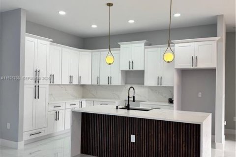 Casa en venta en Lehigh Acres, Florida, 4 dormitorios, 155.24 m2 № 1984292 - foto 8