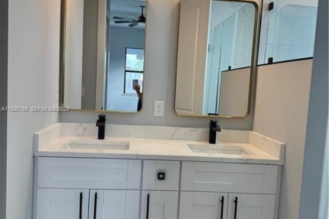 Casa en venta en Lehigh Acres, Florida, 4 dormitorios, 155.24 m2 № 1984292 - foto 16