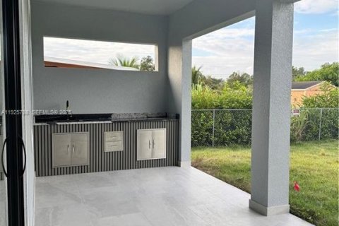 Casa en venta en Lehigh Acres, Florida, 4 dormitorios, 155.24 m2 № 1984292 - foto 18