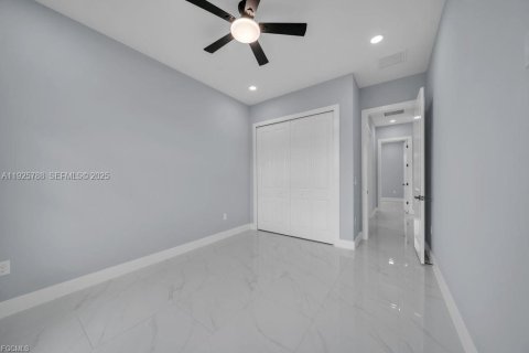 Casa en venta en Lehigh Acres, Florida, 4 dormitorios, 155.24 m2 № 1984292 - foto 28
