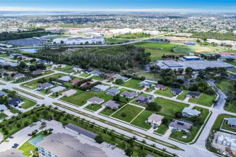 Land in Cape Coral, Florida № 2152612 - photo 9
