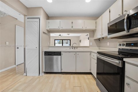 Touwnhouse à vendre à Pembroke Pines, Floride: 2 chambres, 101.08 m2 № 2040751 - photo 12