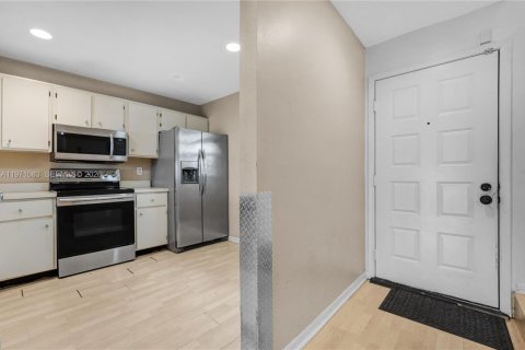 Touwnhouse à vendre à Pembroke Pines, Floride: 2 chambres, 101.08 m2 № 2040751 - photo 9