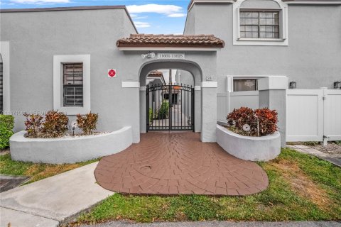 Touwnhouse à vendre à Pembroke Pines, Floride: 2 chambres, 101.08 m2 № 2040751 - photo 2