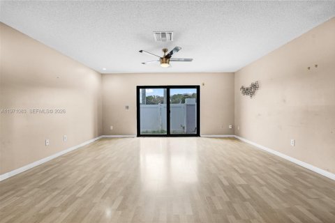 Touwnhouse à vendre à Pembroke Pines, Floride: 2 chambres, 101.08 m2 № 2040751 - photo 15