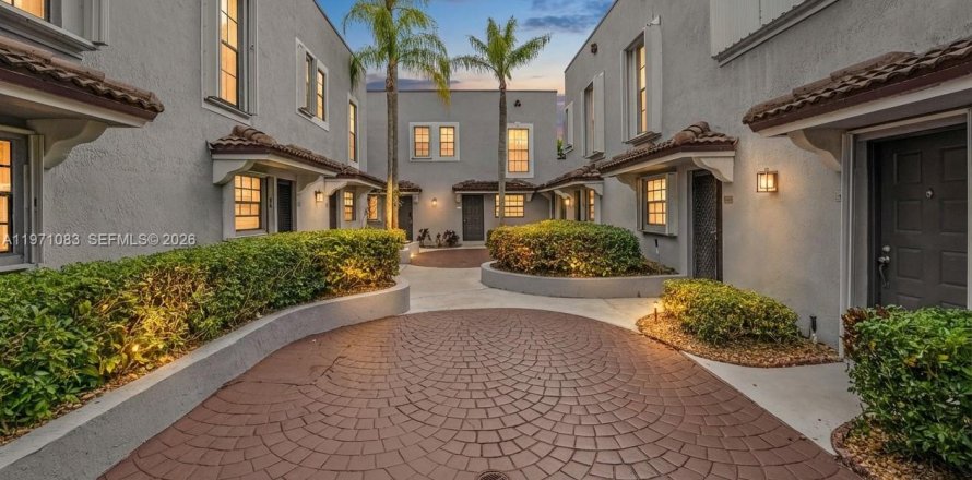 Touwnhouse à Pembroke Pines, Floride 2 chambres, 101.08 m2 № 2040751