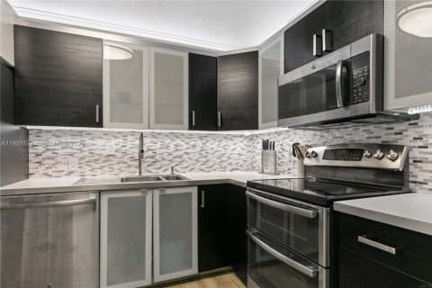 Condominio en venta en Sunny Isles Beach, Florida, 2 dormitorios, 126.16 m2 № 1986196 - foto 11