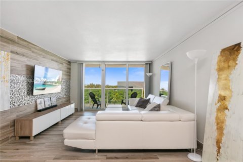 Condominio en venta en Sunny Isles Beach, Florida, 2 dormitorios, 126.16 m2 № 1986196 - foto 3