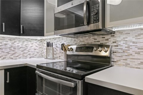 Condominio en venta en Sunny Isles Beach, Florida, 2 dormitorios, 126.16 m2 № 1986196 - foto 15