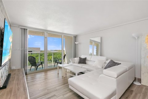 Condominio en venta en Sunny Isles Beach, Florida, 2 dormitorios, 126.16 m2 № 1986196 - foto 5