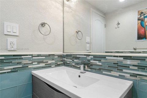 Condominio en venta en Sunny Isles Beach, Florida, 2 dormitorios, 126.16 m2 № 1986196 - foto 25