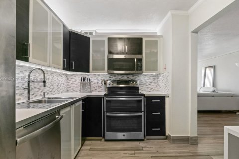 Condominio en venta en Sunny Isles Beach, Florida, 2 dormitorios, 126.16 m2 № 1986196 - foto 13