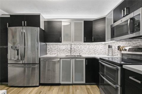 Condominio en venta en Sunny Isles Beach, Florida, 2 dormitorios, 126.16 m2 № 1986196 - foto 10