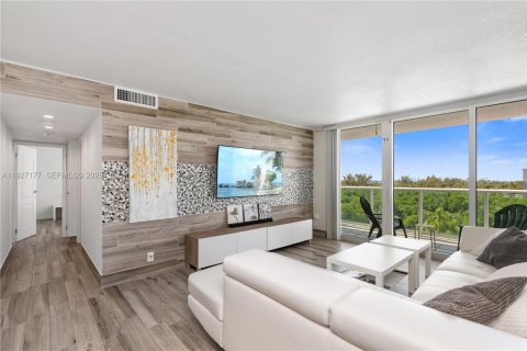 Condominio en venta en Sunny Isles Beach, Florida, 2 dormitorios, 126.16 m2 № 1986196 - foto 1