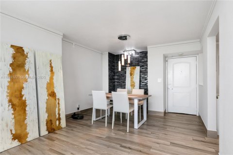 Condominio en venta en Sunny Isles Beach, Florida, 2 dormitorios, 126.16 m2 № 1986196 - foto 7