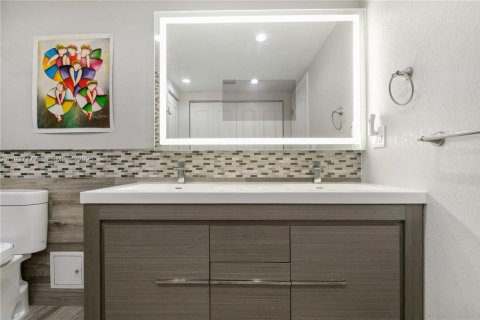 Condominio en venta en Sunny Isles Beach, Florida, 2 dormitorios, 126.16 m2 № 1986196 - foto 21