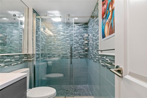 Condominio en venta en Sunny Isles Beach, Florida, 2 dormitorios, 126.16 m2 № 1986196 - foto 24