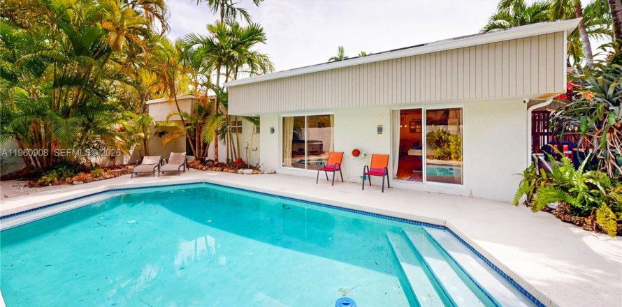 Дом в Майами, Флорида 4 спальни, 143.26м2 № 2023666