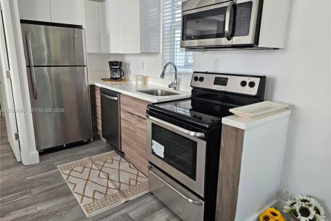 Condo in Miami Beach, Florida, 1 bedroom № 2088200 - photo 7
